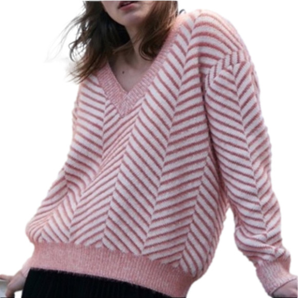 Frnch Paris Women’s Pink Chenille V-neck Long Sleeve Sweater Size Small NWT